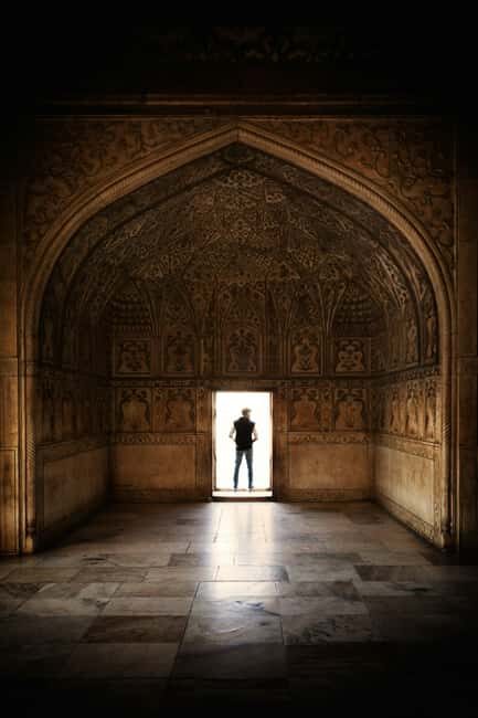 Agra Fort: Guided UNESCO Heritage Walking Tour - Jahangiri Mahal and the blending of styles you can spot