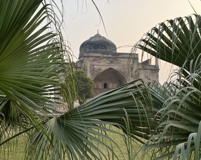 Agra: Skip-The-Line Taj Mahal & Agra Private Tour By Car - Your guide’s role: turning marble shapes into a story you can see