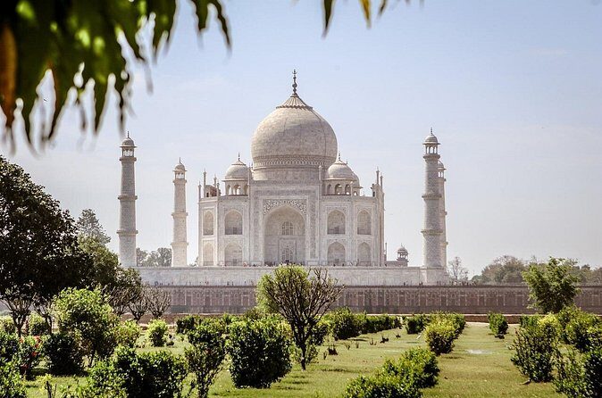 Agra Taj Mahal and Mausoleum Tour with Guide - Language comfort: English or Hindi, and what to ask if you need more