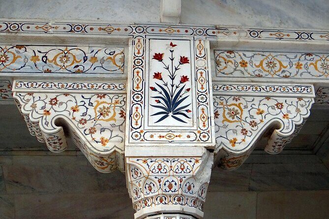 Agra Taj Mahal and Mausoleum Tour with Guide - Photo help and how guides turn moments into memories