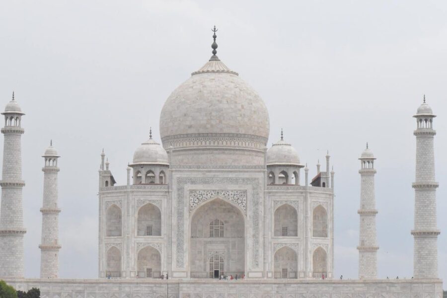 Agra: Taj Mahal Express Entry Tickets - Crowd reality: express entry helps, but you still share the space