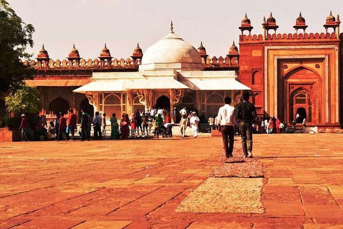 All-Inclusive Private Sunrise Taj Mahal & Agra City Tour - A 5-star Courtyard by Marriott buffet lunch that actually works