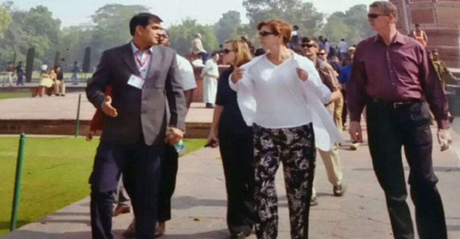 Book Govt. Approved Tour Guide For Taj Mahal & Fort - Guide Style You Can Expect: Friendly, Photo-Aware, and On Time