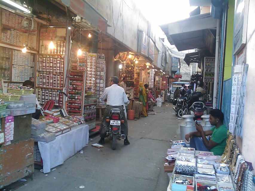From Agra: Agra Heritage Walking Tour - Transportation and the pace: two hours that stay focused