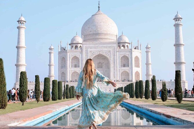 From Delhi: Luxury Group tour of Agra by Car- TOP RATED TOUR - What people seem to love: guides, punctual drivers, and staying organized