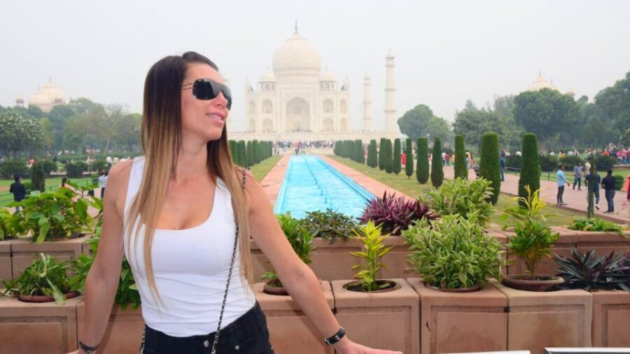 From Delhi: Same Day Taj Mahal & Agra Day Tour by Car - Group size, guide languages, and car choices that affect comfort