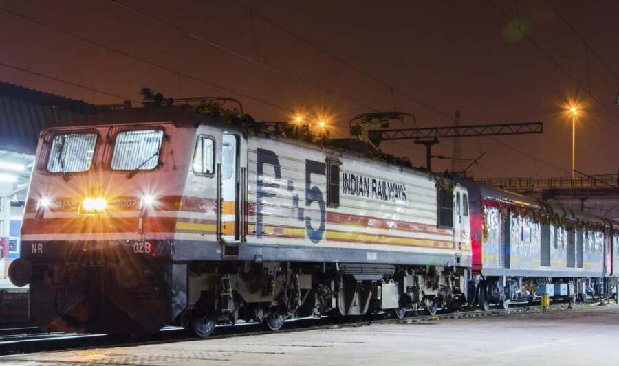 From Delhi: Same Day Taj Mahal Trip By India's Fastest Train - Lunch and the return train to Delhi