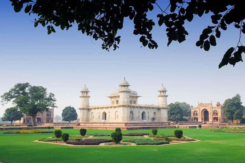 From Delhi: Taj Mahal & Agra Fort Private Day Tour By Car - Agra Fort in one guided hour: Mughal power you can read in stone