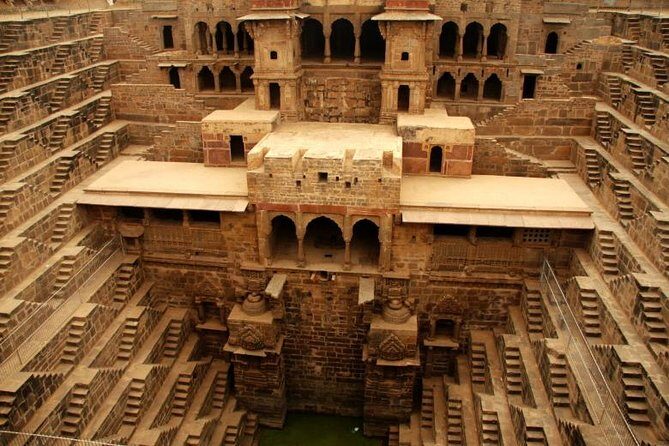 Guided Fatehpur Sikri & Abhaneri Tour From Agra To Jaipur By Car - The idea: turn a transfer into a history day in 8 hours