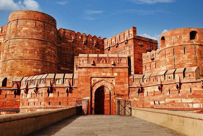 Private Agra Local Sightseeing Tour - Agra Fort’s 1-hour history stop: views plus Mughal politics
