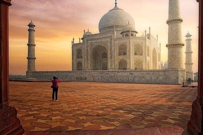 Private Guided Taj Mahal Same-Day/ Sunrise Tour from Delhi by Car - Agra Fort (Agra Fort / Red Fort): Mughal Power in Red Sandstone