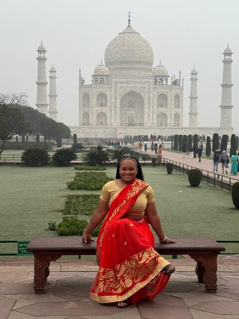 Rent a sari or kurta pajama for Taj Mahal visit & picture - Price and Value: Is $13 Enough for a Traditional Photo Day?