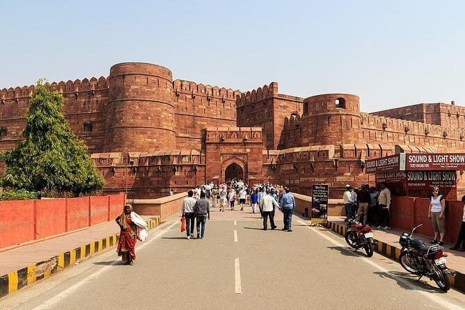 Same Day Agra Tour By Gatimaan Express Train from delhi - Why the Gatimaan Express suits a same-day Taj Mahal plan