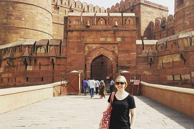 Skip-the-Line: Agra Fort Entrance Ticket with Guided Tour - Agra Fort’s red-sandstone Mughal story in 1–2 hours