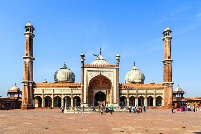 Taj Mahal by Tuk Tuk : A Local-Style Adventure - What Agra Fort adds: views of the Taj and a Mughal-era story