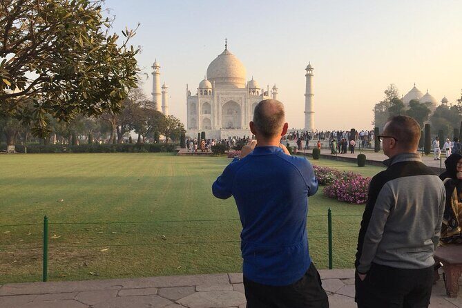 Taj Mahal Day Tour - Getting around: AC Toyota Innova, pacing, and how the guide reduces stress