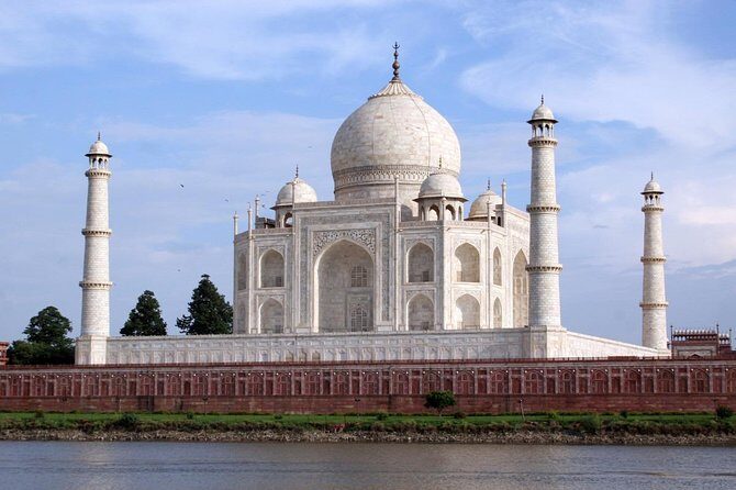 Taj Mahal Entrance Ticket with Including Private Guide - Your Private Guide: Getting More Than Pretty Marble