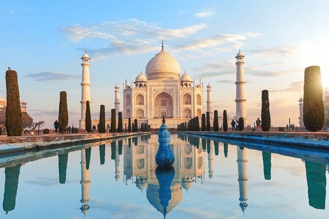 Taj Mahal Half Day Tour by Tuk Tuk - Agra Fort: where Mughal power feels physical