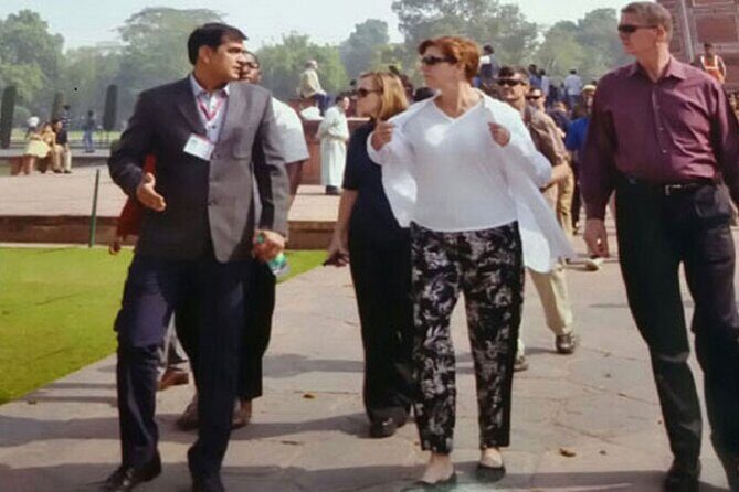 Taj Mahal Skip-The-Line Entry Tickets with Guided Tour - Why Skip-The-Line at the Taj Mahal Matters in Peak Tourist Season