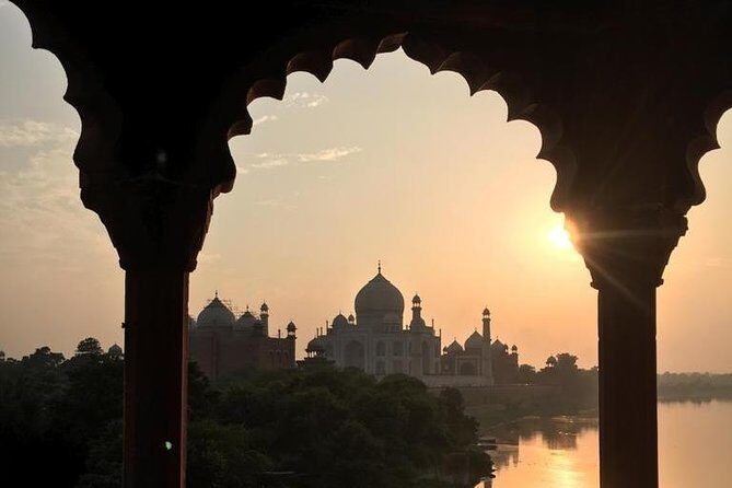 Taj mahal skip the line ticket guide and transport - Pickup, drop-off, and the meeting point you should spot