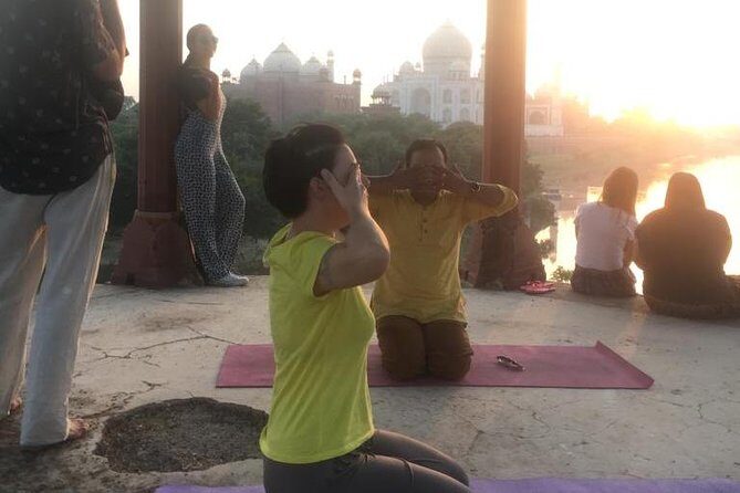 Taj mahal skip the line ticket guide and transport - Entering and experiencing the Taj with a guide’s stories