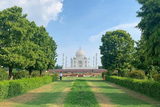 Taj Mahal Sunrise and Agra Fort Private Guided Tour - When to expect crowds (and how this tour handles them)